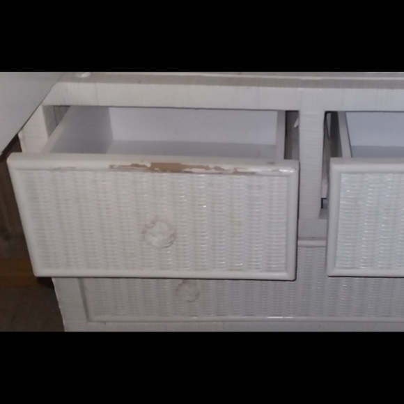 🔴FOR SALE🔴Vintage white wicker rattan armoire! MUST DISCUSS SHIPPING😘 - Picture 3 of 5